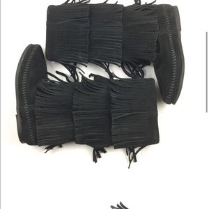 MINNETONKA 3-Layer Fringe Black Suede Boot Sz 6
